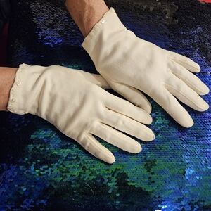 Vintage ivory cream finger gloves button beed embellished Wrist Detail Prom